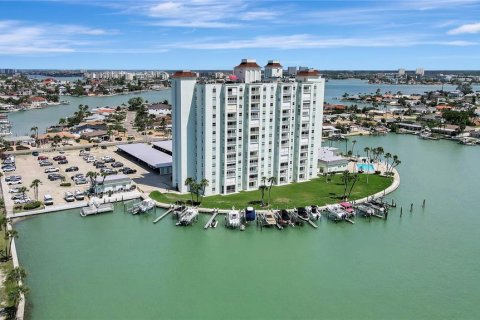 Condominio en venta en Saint Pete Beach, Florida, 2 dormitorios, 105.07 m2 № 2092290 - foto 14