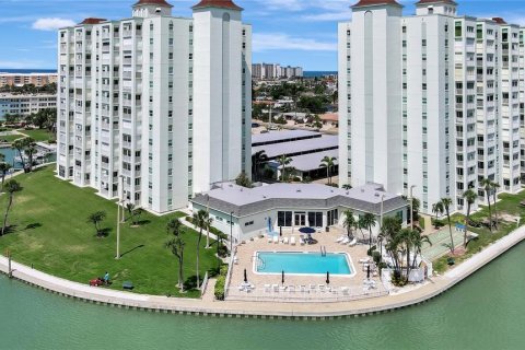 Condominio en Saint Pete Beach, Florida, 2 dormitorios  № 2092290