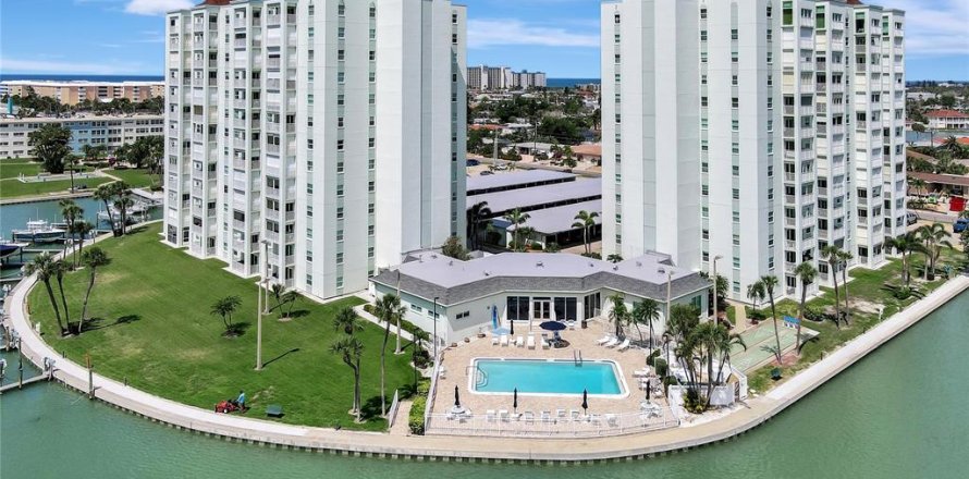 Condominio en Saint Pete Beach, Florida, 2 dormitorios № 2092290
