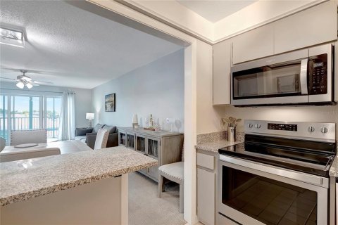 Condominio en venta en Saint Pete Beach, Florida, 2 dormitorios, 105.07 m2 № 2092290 - foto 28