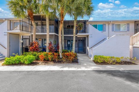 Condo in Naples, Florida, 2 bedrooms  № 2329167