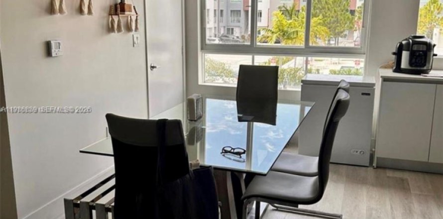 Кондоминиум с 3 спальнями в Майами, Флорида № 2050499