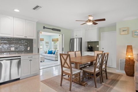House in St. Lucie, Florida 2 bedrooms, 107.49 sq.m. № 2188425 - photo 9