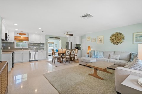 House in St. Lucie, Florida 2 bedrooms, 107.49 sq.m. № 2188425 - photo 7