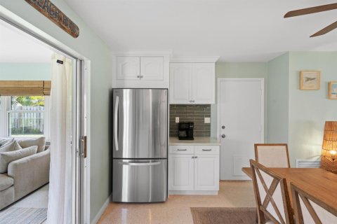 House in St. Lucie, Florida 2 bedrooms, 107.49 sq.m. № 2188425 - photo 12