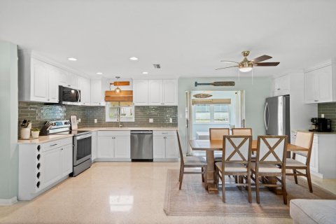 House in St. Lucie, Florida 2 bedrooms, 107.49 sq.m. № 2188425 - photo 8