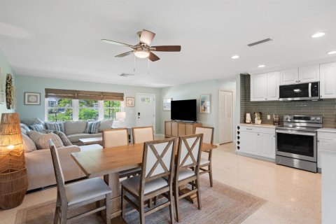 House in St. Lucie, Florida 2 bedrooms, 107.49 sq.m. № 2188425 - photo 16