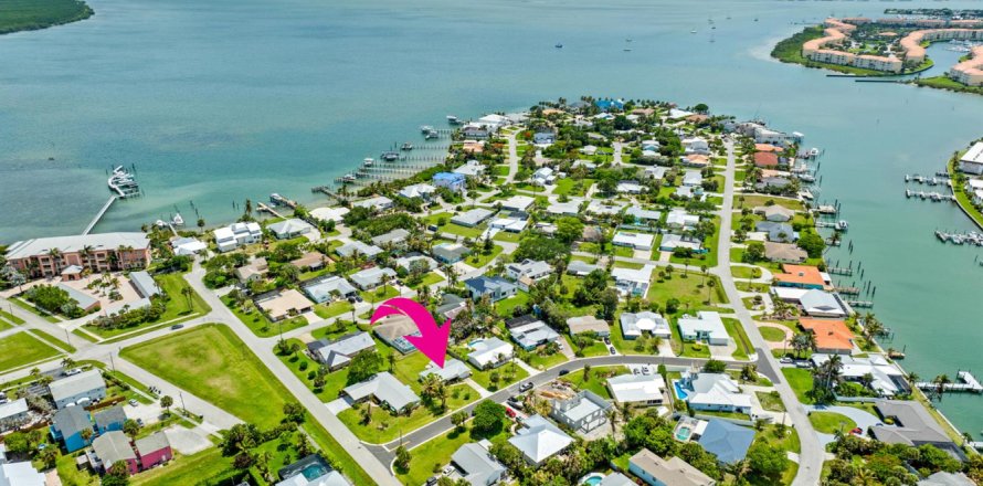 House in St. Lucie, Florida 2 bedrooms, 107.49 sq.m. № 2188425
