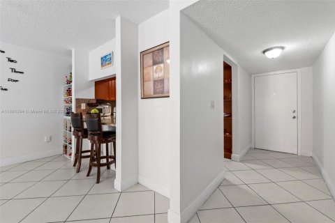 Condominio en venta en Hialeah, Florida, 3 dormitorios, 120.4 m2 № 1943768 - foto 21