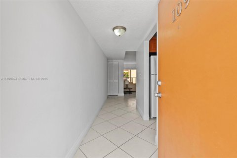 Condominio en venta en Hialeah, Florida, 3 dormitorios, 120.4 m2 № 1943768 - foto 5