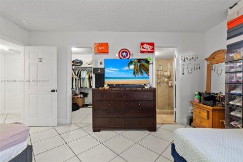 Condominio en venta en Hialeah, Florida, 3 dormitorios, 120.4 m2 № 1943768 - foto 20