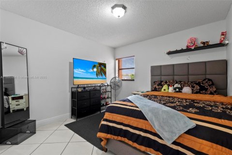 Condominio en venta en Hialeah, Florida, 3 dormitorios, 120.4 m2 № 1943768 - foto 18