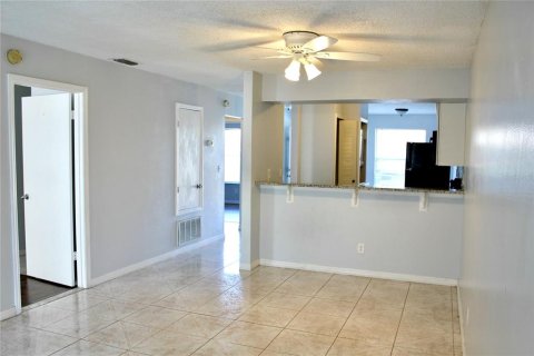 Villa ou maison à louer à Kissimmee, Floride: 2 chambres, 92.07 m2 № 2388262 - photo 3