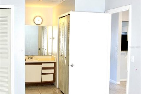 Villa ou maison à louer à Kissimmee, Floride: 2 chambres, 92.07 m2 № 2388262 - photo 17