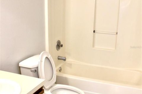 Villa ou maison à louer à Kissimmee, Floride: 2 chambres, 92.07 m2 № 2388262 - photo 9