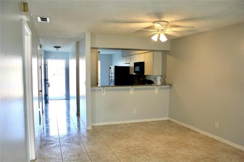 Villa ou maison à louer à Kissimmee, Floride: 2 chambres, 92.07 m2 № 2388262 - photo 8