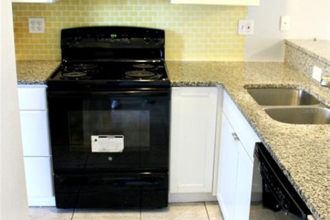 Villa ou maison à louer à Kissimmee, Floride: 2 chambres, 92.07 m2 № 2388262 - photo 4