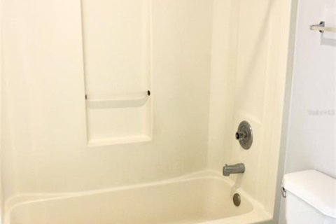 Villa ou maison à louer à Kissimmee, Floride: 2 chambres, 92.07 m2 № 2388262 - photo 14