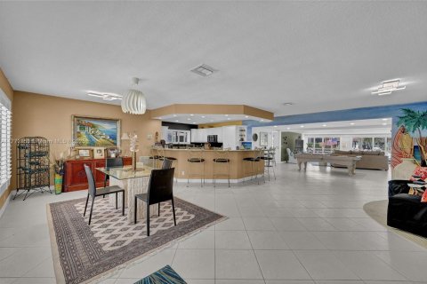 House in Fort Lauderdale, Florida 5 bedrooms, 268.3 sq.m. № 1713956 - photo 13