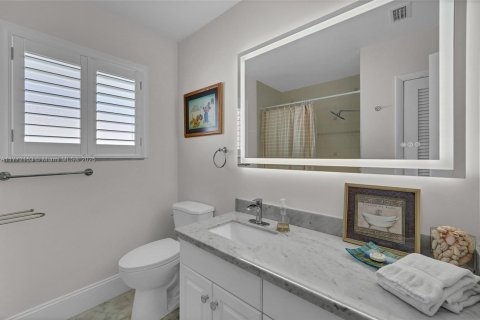 House in Fort Lauderdale, Florida 5 bedrooms, 268.3 sq.m. № 1713956 - photo 28
