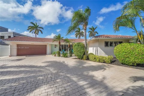 House in Fort Lauderdale, Florida 5 bedrooms, 268.3 sq.m. № 1713956 - photo 10