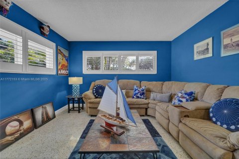 House in Fort Lauderdale, Florida 5 bedrooms, 268.3 sq.m. № 1713956 - photo 27