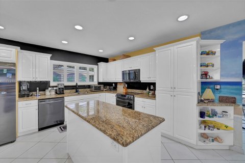 House in Fort Lauderdale, Florida 5 bedrooms, 268.3 sq.m. № 1713956 - photo 19