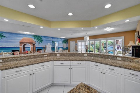 House in Fort Lauderdale, Florida 5 bedrooms, 268.3 sq.m. № 1713956 - photo 17