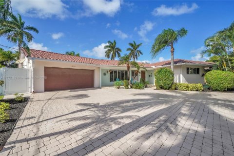 House in Fort Lauderdale, Florida 5 bedrooms, 268.3 sq.m. № 1713956 - photo 9