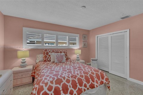 House in Fort Lauderdale, Florida 5 bedrooms, 268.3 sq.m. № 1713956 - photo 30