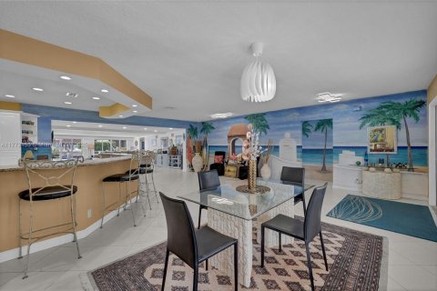 House in Fort Lauderdale, Florida 5 bedrooms, 268.3 sq.m. № 1713956 - photo 14