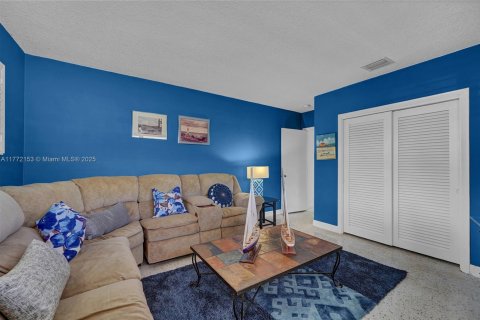 House in Fort Lauderdale, Florida 5 bedrooms, 268.3 sq.m. № 1713956 - photo 26