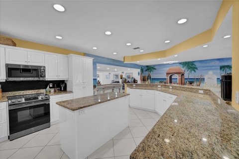 House in Fort Lauderdale, Florida 5 bedrooms, 268.3 sq.m. № 1713956 - photo 22