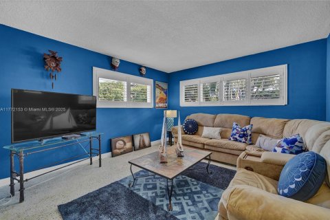 House in Fort Lauderdale, Florida 5 bedrooms, 268.3 sq.m. № 1713956 - photo 25