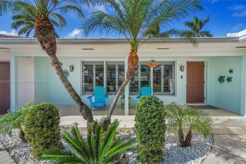House in Fort Lauderdale, Florida 5 bedrooms, 268.3 sq.m. № 1713956 - photo 6