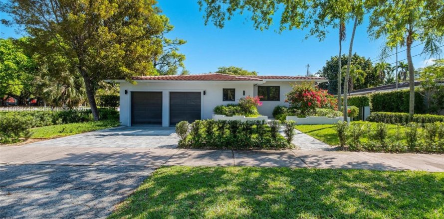 Дом в Корал-Гейблс, Флорида 3 спальни, 185.62м2 № 2067570