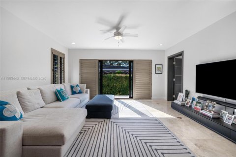 Купить виллу или дом в Корал-Гейблс, Флорида 3 спальни, 185.62м2, № 2067570 - фото 7