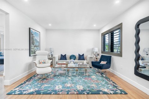 Купить виллу или дом в Корал-Гейблс, Флорида 3 спальни, 185.62м2, № 2067570 - фото 5