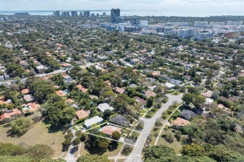 Купить виллу или дом в Корал-Гейблс, Флорида 3 спальни, 185.62м2, № 2067570 - фото 25