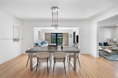 Купить виллу или дом в Корал-Гейблс, Флорида 3 спальни, 185.62м2, № 2067570 - фото 10