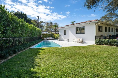 Купить виллу или дом в Корал-Гейблс, Флорида 3 спальни, 185.62м2, № 2067570 - фото 15