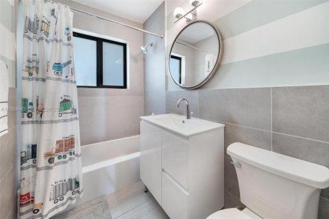 Купить виллу или дом в Корал-Гейблс, Флорида 3 спальни, 185.62м2, № 2067570 - фото 23