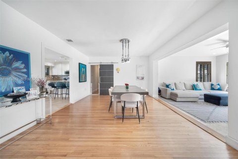 Купить виллу или дом в Корал-Гейблс, Флорида 3 спальни, 185.62м2, № 2067570 - фото 8