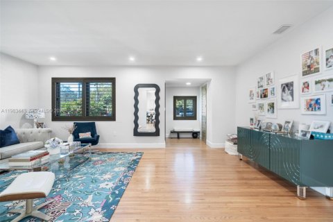 Купить виллу или дом в Корал-Гейблс, Флорида 3 спальни, 185.62м2, № 2067570 - фото 6