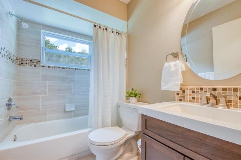 House in Tampa, Florida 3 bedrooms, 166.76 sq.m. № 1834659 - photo 28