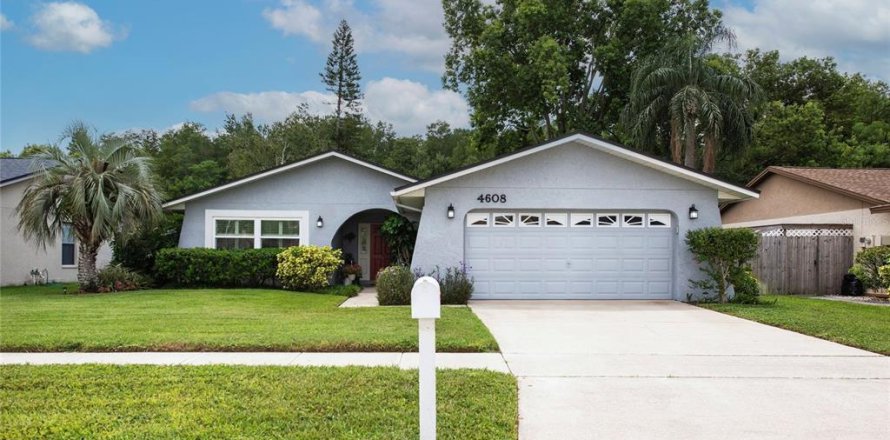 House in Tampa, Florida 3 bedrooms, 166.76 sq.m. № 1834659