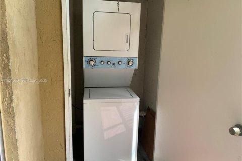 Condo in Miramar, Florida, 1 bedroom № 1984371 - photo 6