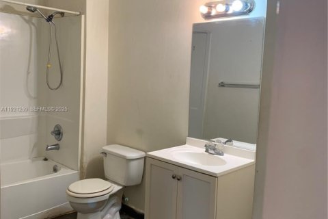 Condo in Miramar, Florida, 1 bedroom № 1984371 - photo 5