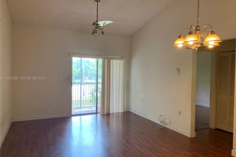 Condo in Miramar, Florida, 1 bedroom № 1984371 - photo 4