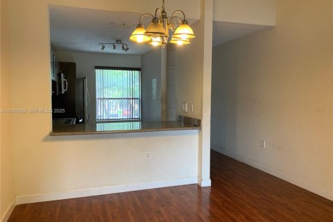 Condo in Miramar, Florida, 1 bedroom № 1984371 - photo 3